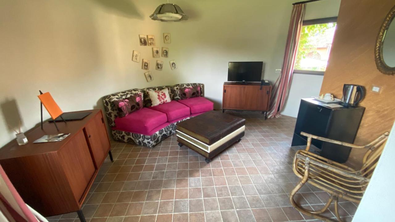 Relais Cascina Scottina Guest House Cadeo Екстериор снимка