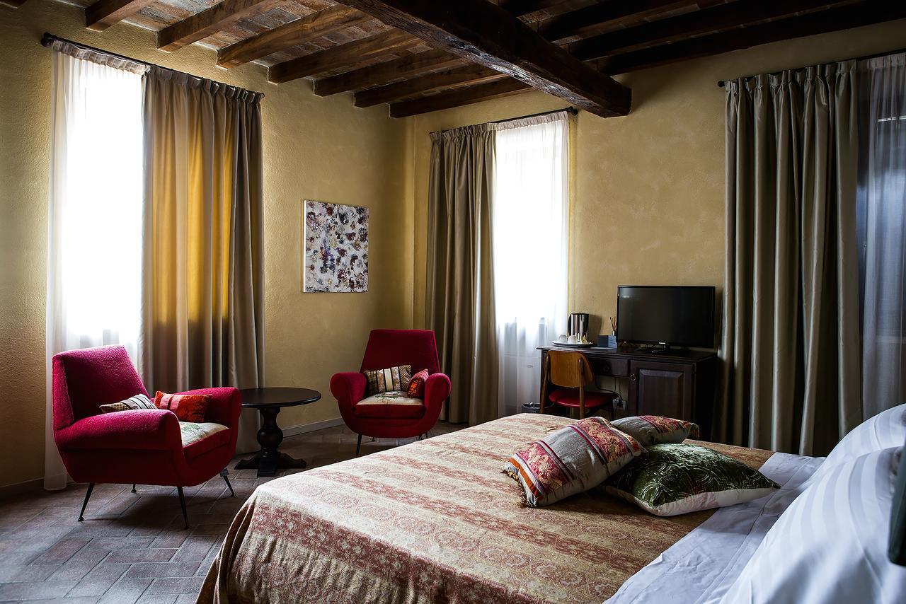 Relais Cascina Scottina Guest House Cadeo Екстериор снимка