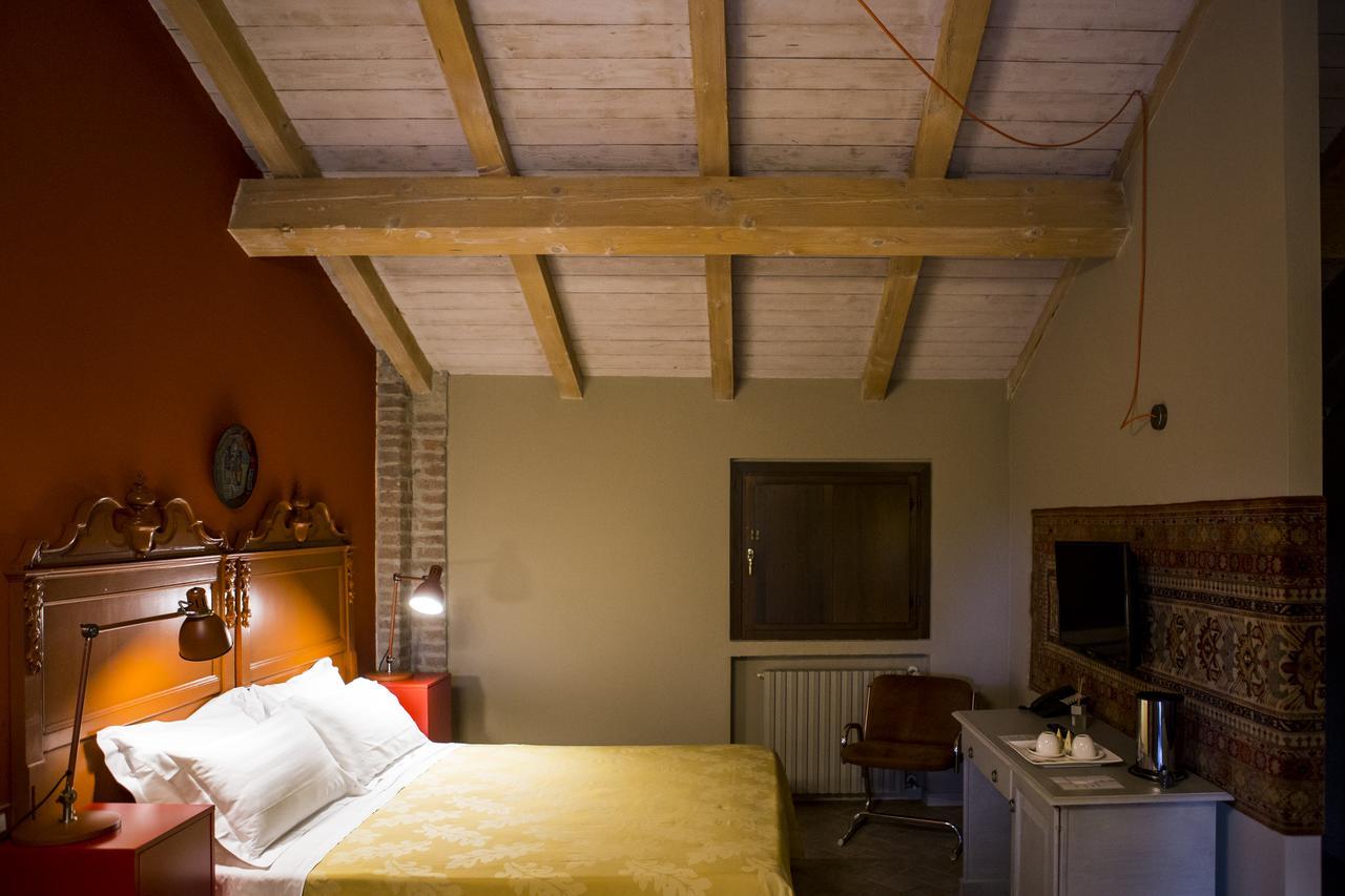 Relais Cascina Scottina Guest House Cadeo Екстериор снимка