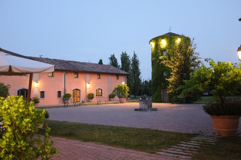 Relais Cascina Scottina Guest House Cadeo Екстериор снимка